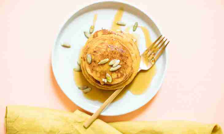 To supporters of healthy food: pumpkin flat cakes with onions