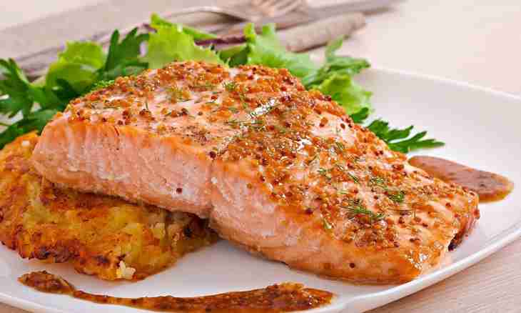 How to prepare a spicy salmon with potatoes in an oven
