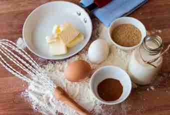 How to make flat cakes with egg and onions on mineral water