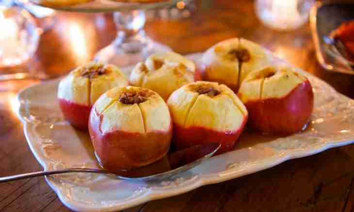 How to make the meat baked with apples