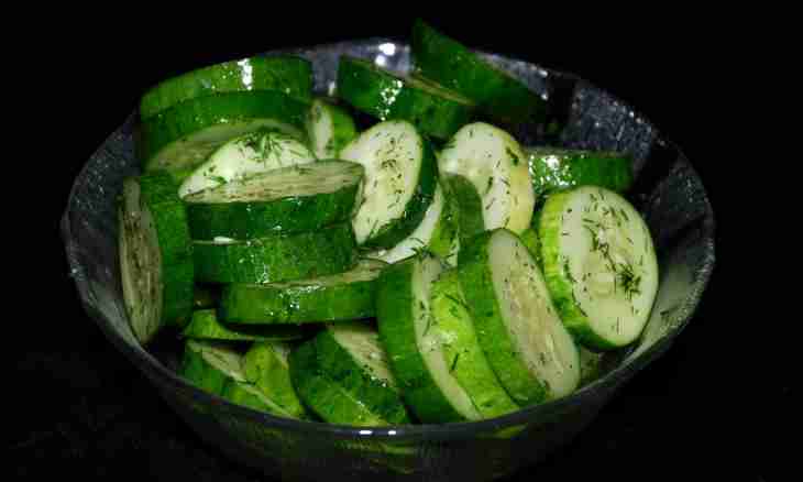 How to prepare the cucumbers stuffed with meat