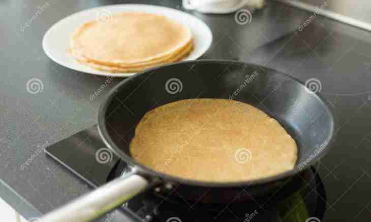 In what frying pan it is better to cook pancakes?