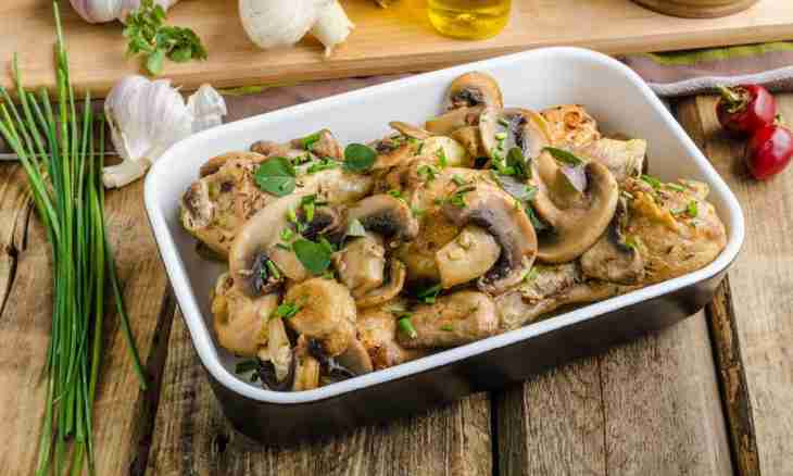 The baked fish with mushrooms
