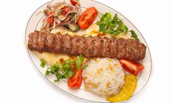 How to prepare a shish kebab in horse-radish sauce