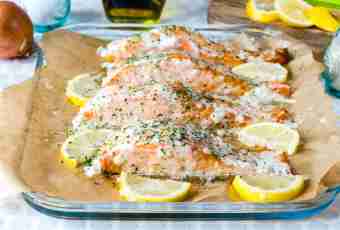 How to prepare a mackerel with a lemon and garlic in an oven