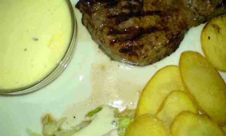 Steak from beef with sauce беарнез