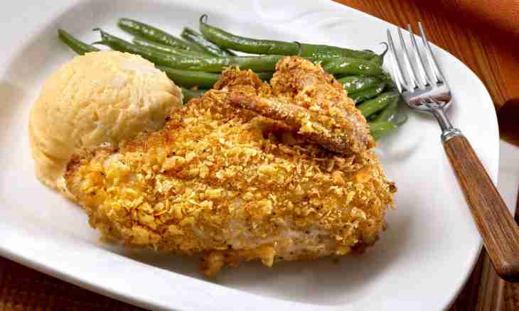 How to make gentle chicken with cheese in a potato crust