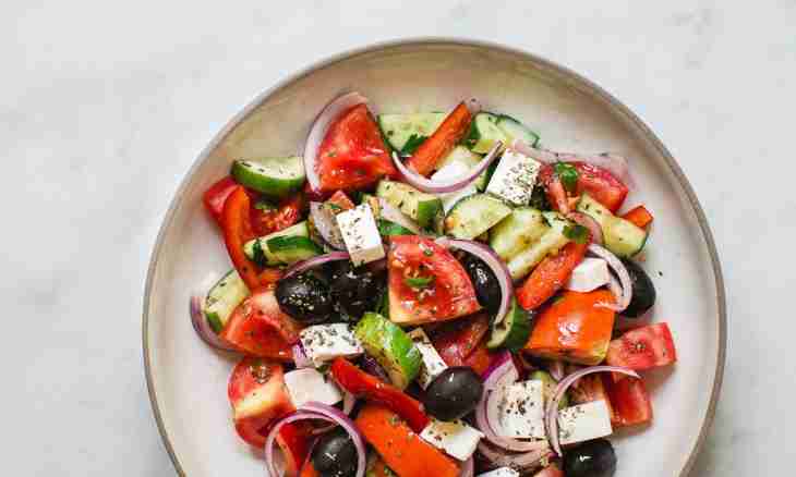 Salad to a tabula with grilled vegetables and feta cheese