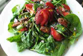 How to make light salad with strawberry