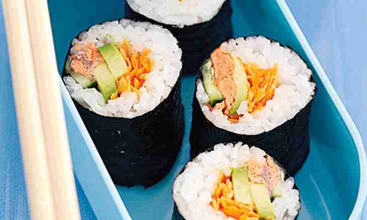 How to make California rolls with a salmon