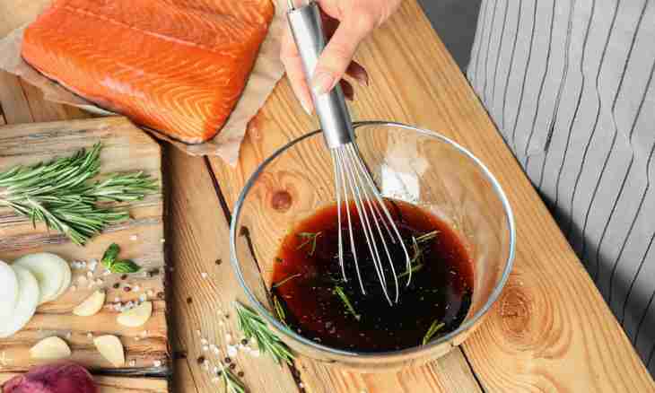How to prepare a herring in wine marinade