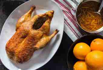 How to prepare a gentle duck in orange sauce for New year