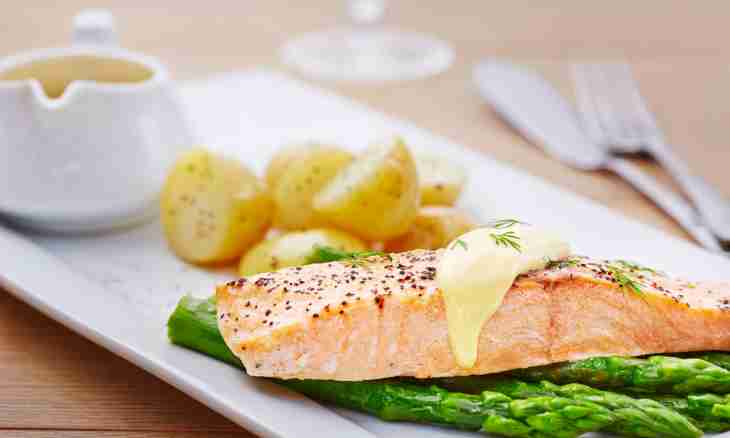 We cook fillet of a salmon with olives