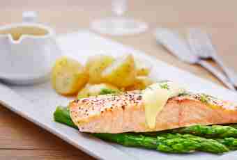 We cook fillet of a salmon with olives