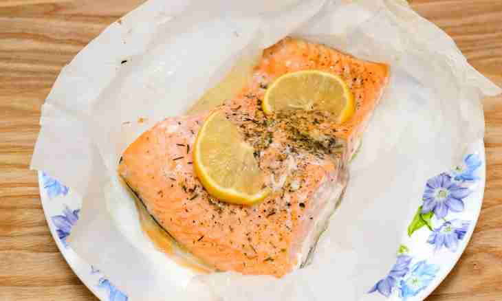How to bake a salmon with honey sauce