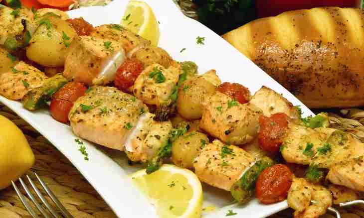 Shish kebab from a salmon with white sauce