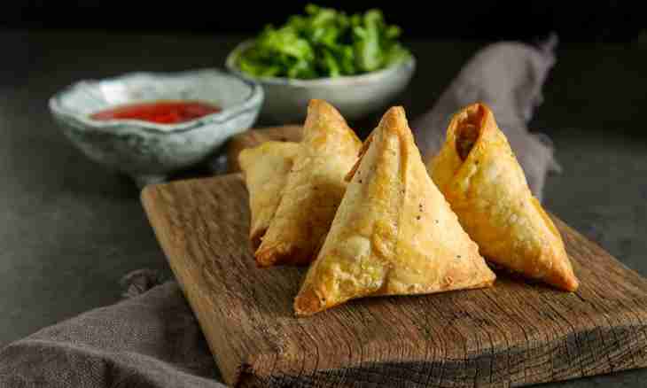 East cookery: the recipe of samosa with meat