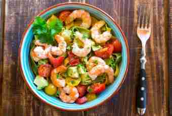 Tasty shrimps and tomatoes salad