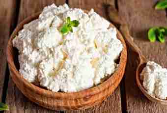 Hard cottage cheese with pistachio nuts of 0% of fat content