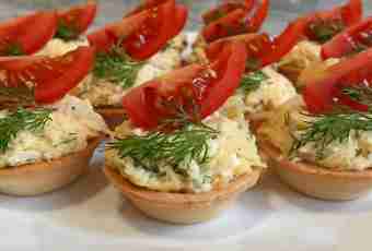 How to make tartlets with cheese and garlic for New year