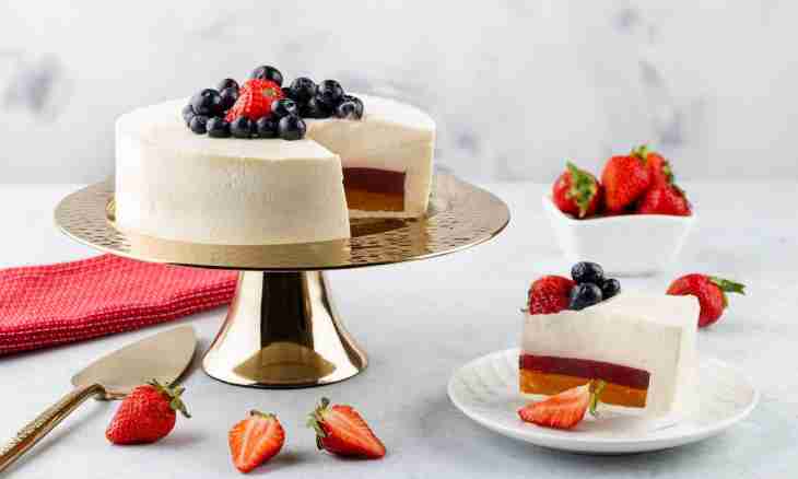 The recipe of cake with mastic: secrets of successful ornament