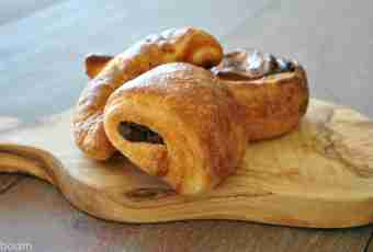 Swans from puff pastry
