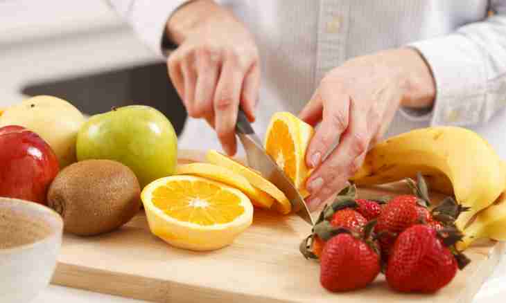How to cut fruit to a table
