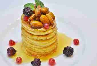 How to make fritters with berries