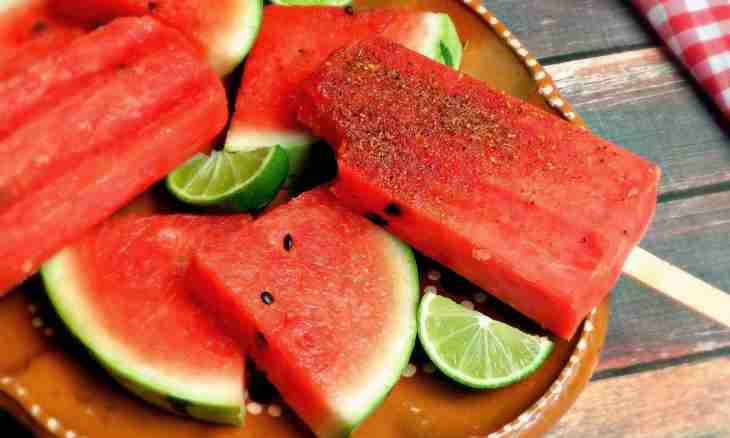 How to prepare candied fruits from watermelon