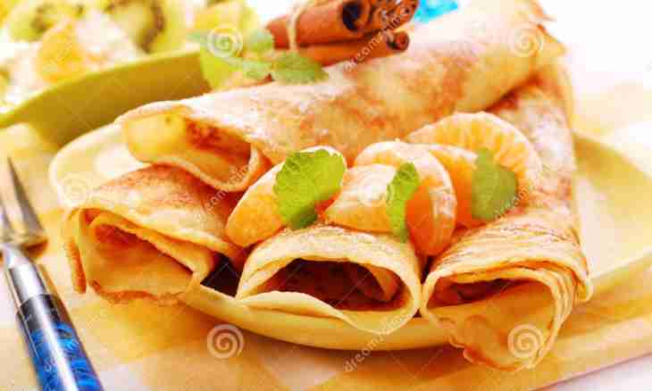 Recipes for Maslenitsa: rolls from pancakes with a stuffing
