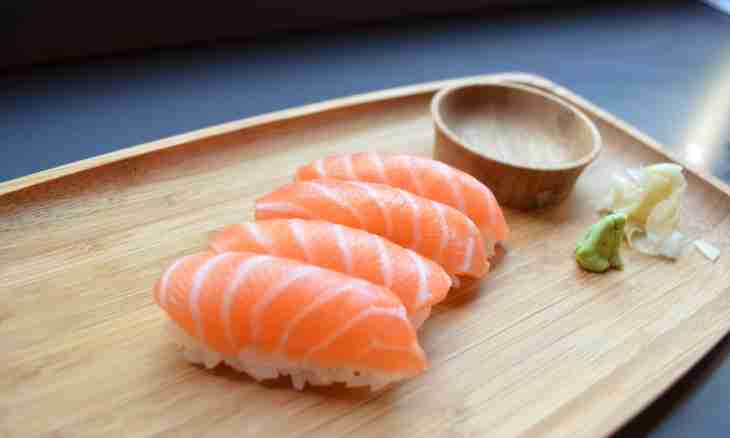 How to cut fish for sushi