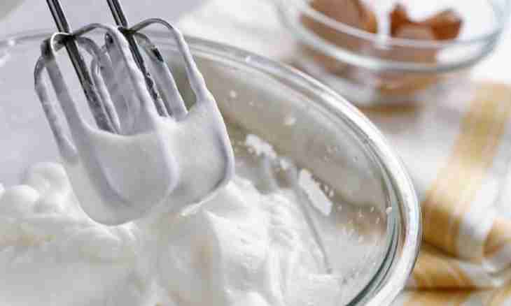 How to beat egg whites with sugar