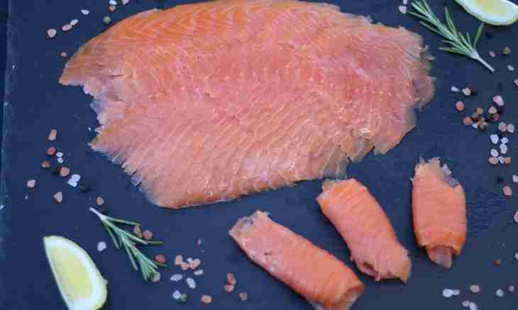 How to prepare a cold-smoked fish