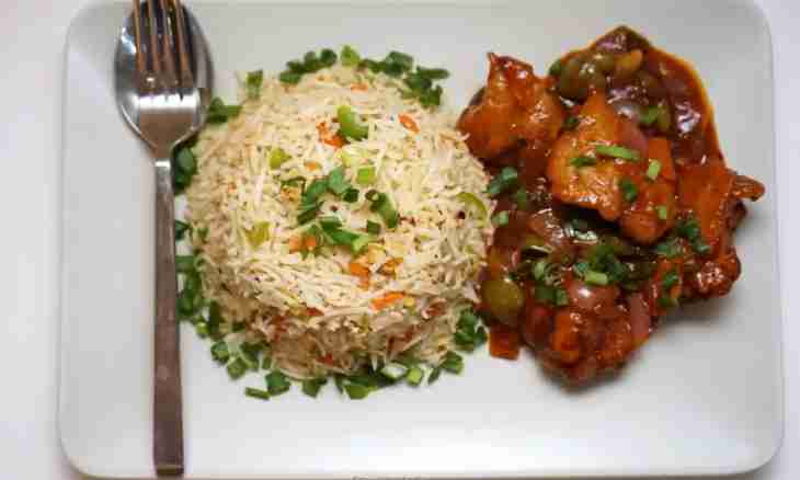The recipe of a tasty garnish from rice for chicken