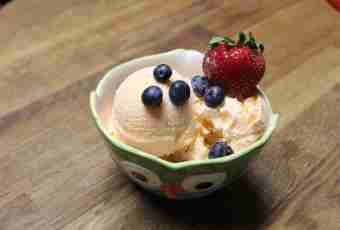 Bilberry ice cream with mascarpone