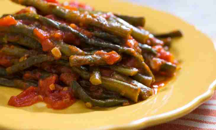 How to cook haricot with meat in a tomato