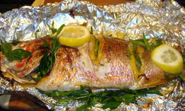 How to prepare fish in a foil