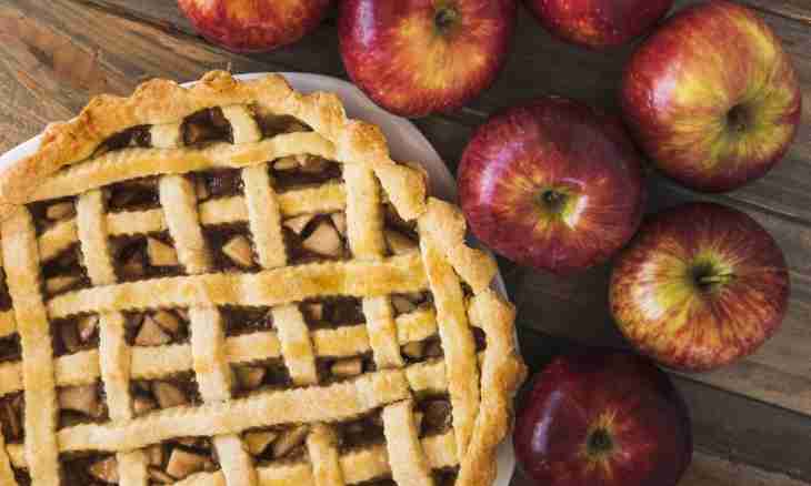 The classical recipe of apple pie with apples