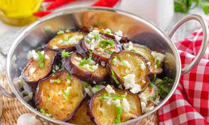 How to prepare eggplants with garlic