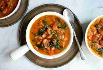 How to cook a bean soup with pearl barley and tomato sauce