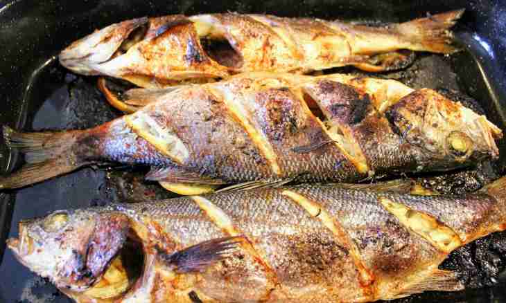 How to prepare the baked carp